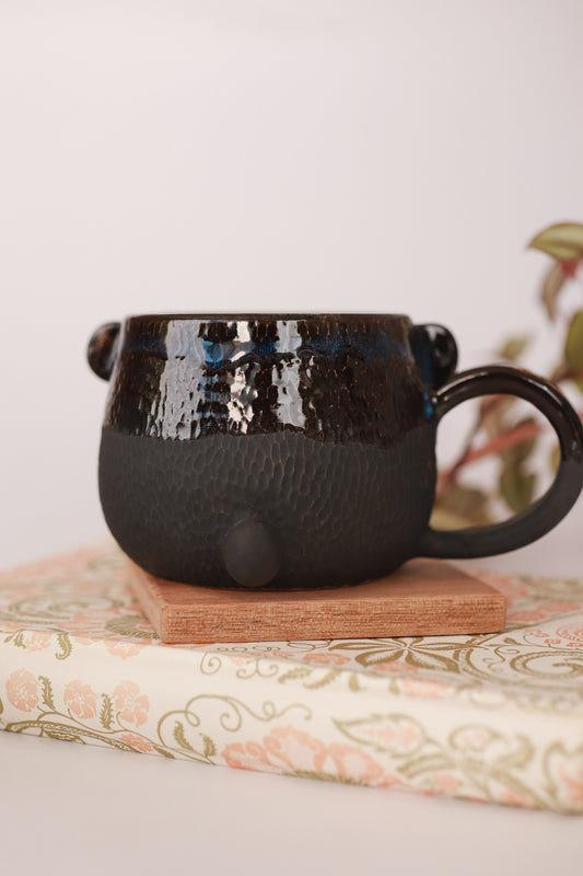 Taza texturada de osito negra