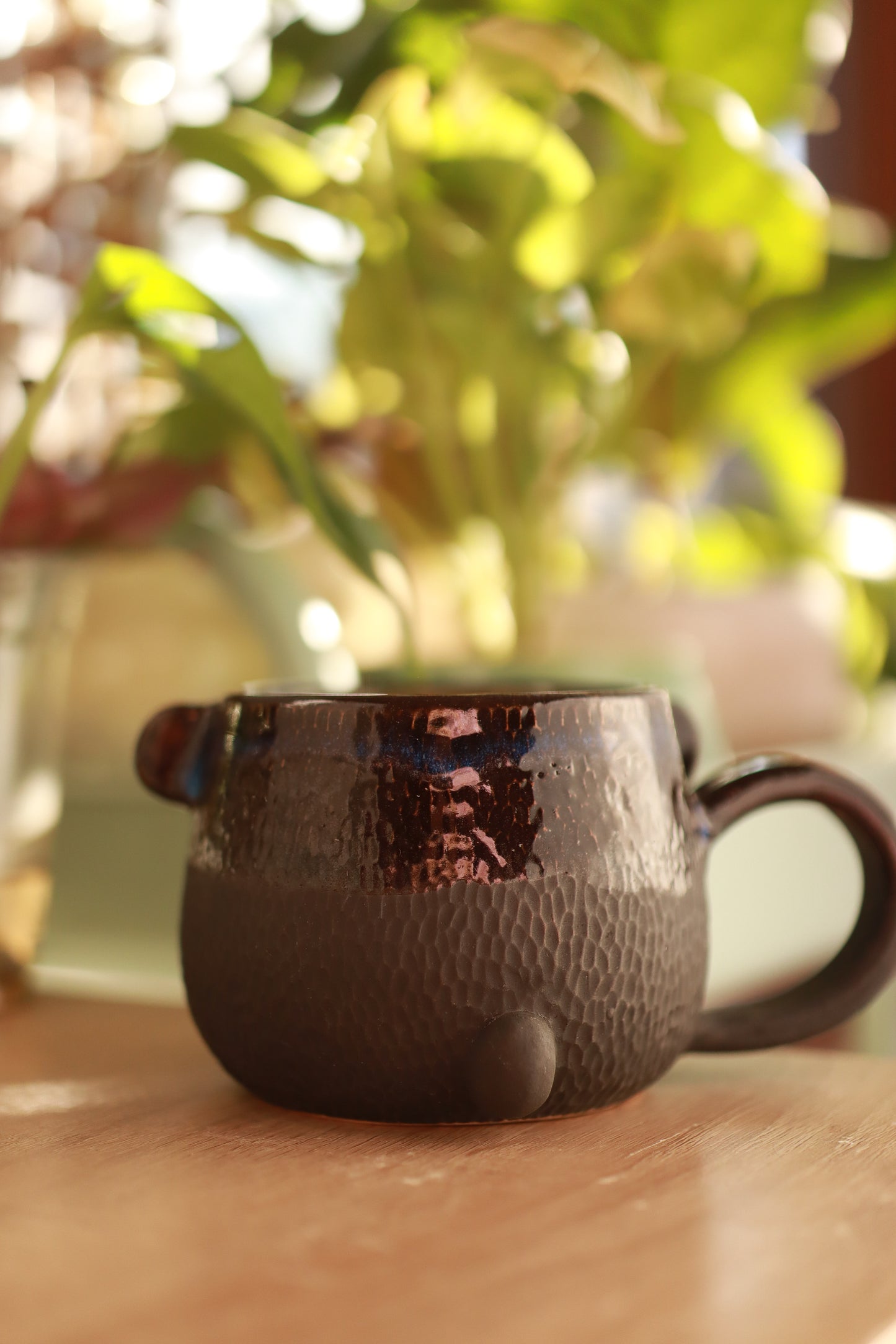 Taza texturada de osito negra