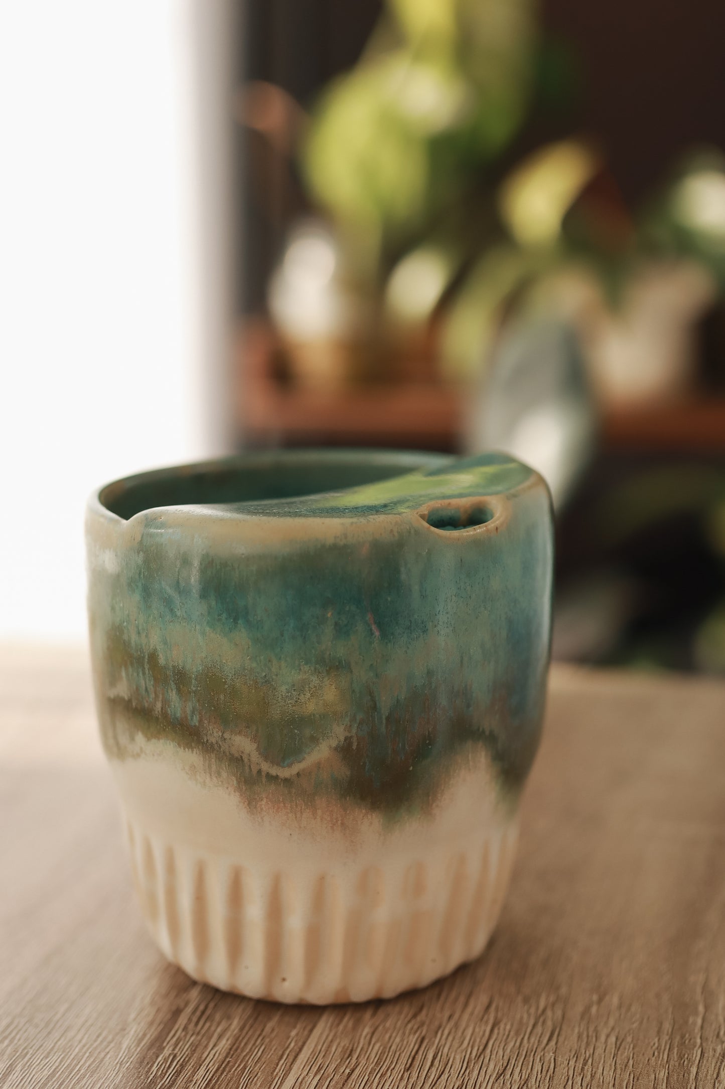 Tumbler verde y marfil acanalado
