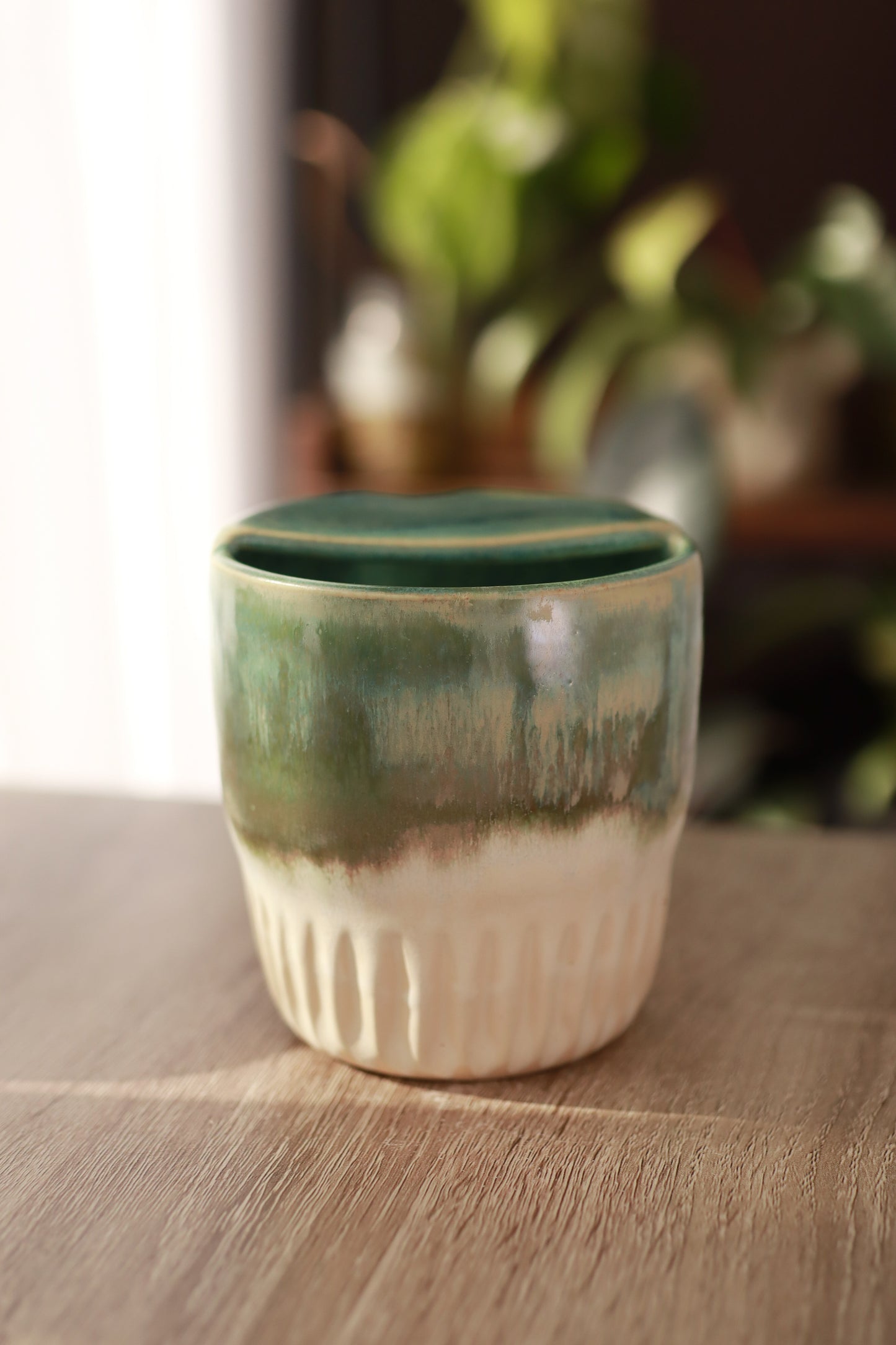 Tumbler verde y marfil acanalado